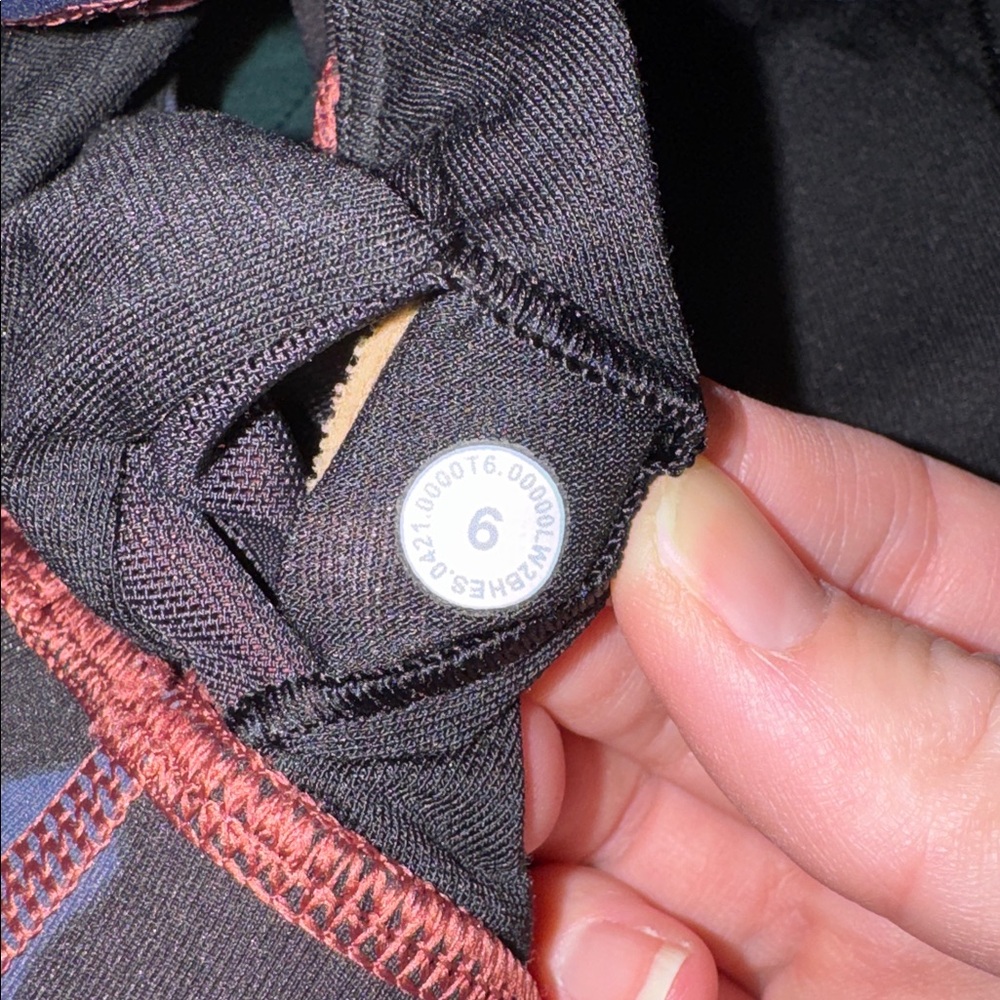 Women’s lululemon Energy Bra - Picture 6 of 6